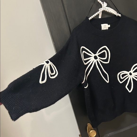 Chic Black Sweater with White Bow Accents - Picture 2 of 2
